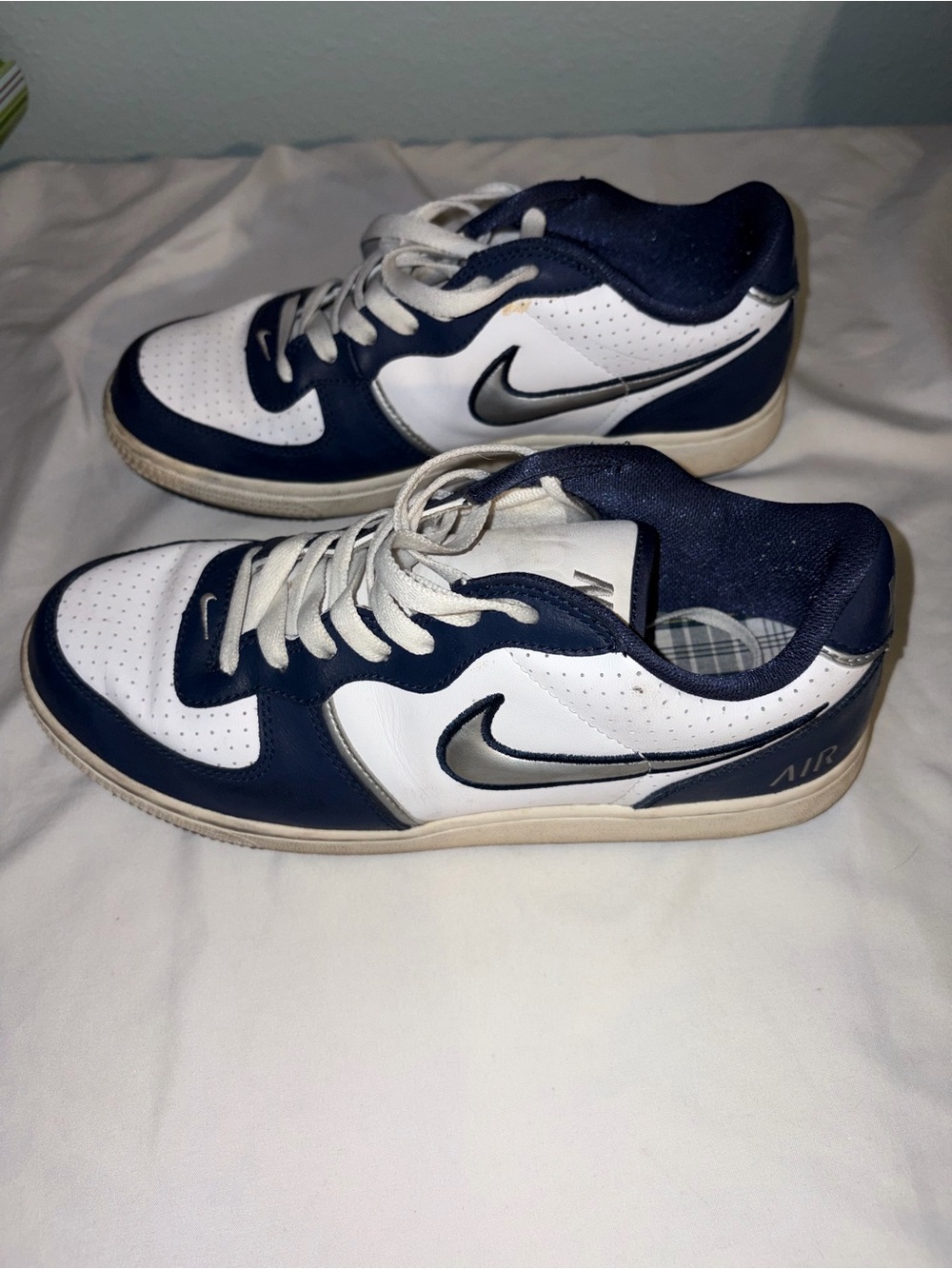 Nike Men’s Low-Top Sneakers — White & Navy